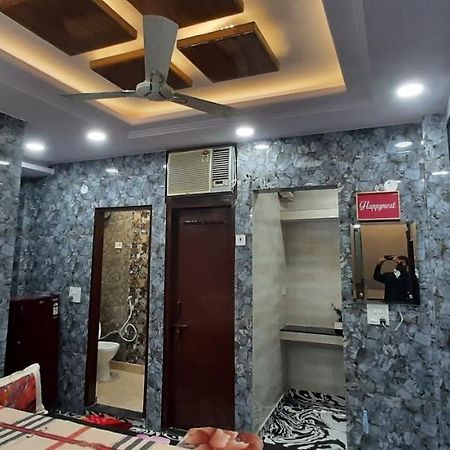 Aggarwal Luxury Room With Private Kitchen Washroom And Balcony Along With Fridge, Ac, Android Tv, Wifi In Main Lajpat Nagar نيودلهي المظهر الخارجي الصورة