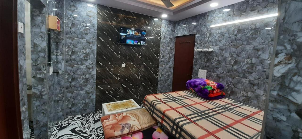 Aggarwal Luxury Room With Private Kitchen Washroom And Balcony Along With Fridge, Ac, Android Tv, Wifi In Main Lajpat Nagar نيودلهي المظهر الخارجي الصورة