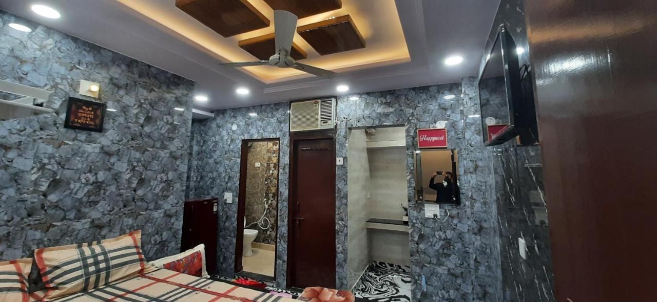 Aggarwal Luxury Room With Private Kitchen Washroom And Balcony Along With Fridge, Ac, Android Tv, Wifi In Main Lajpat Nagar نيودلهي المظهر الخارجي الصورة