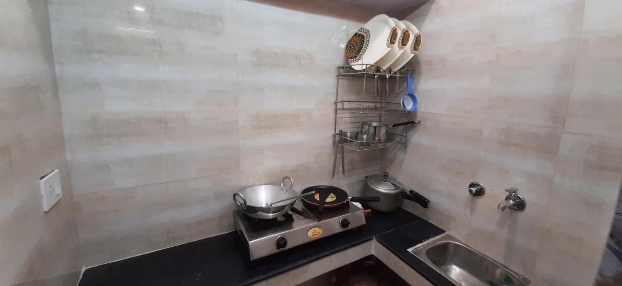 Aggarwal Luxury Room With Private Kitchen Washroom And Balcony Along With Fridge, Ac, Android Tv, Wifi In Main Lajpat Nagar نيودلهي المظهر الخارجي الصورة