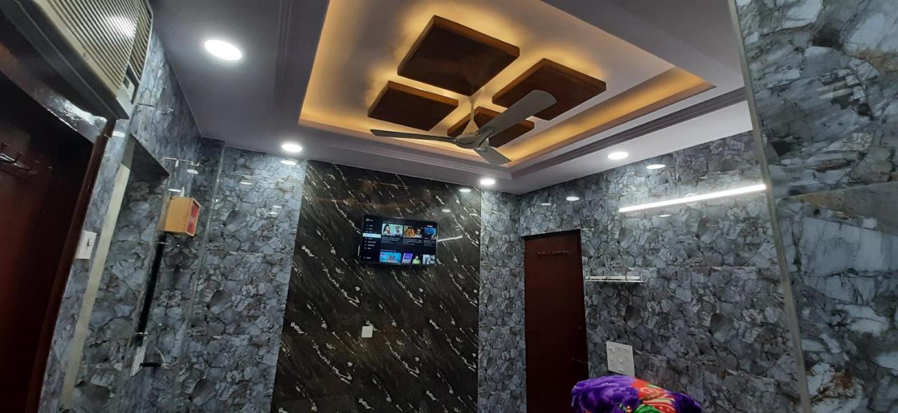 Aggarwal Luxury Room With Private Kitchen Washroom And Balcony Along With Fridge, Ac, Android Tv, Wifi In Main Lajpat Nagar نيودلهي المظهر الخارجي الصورة