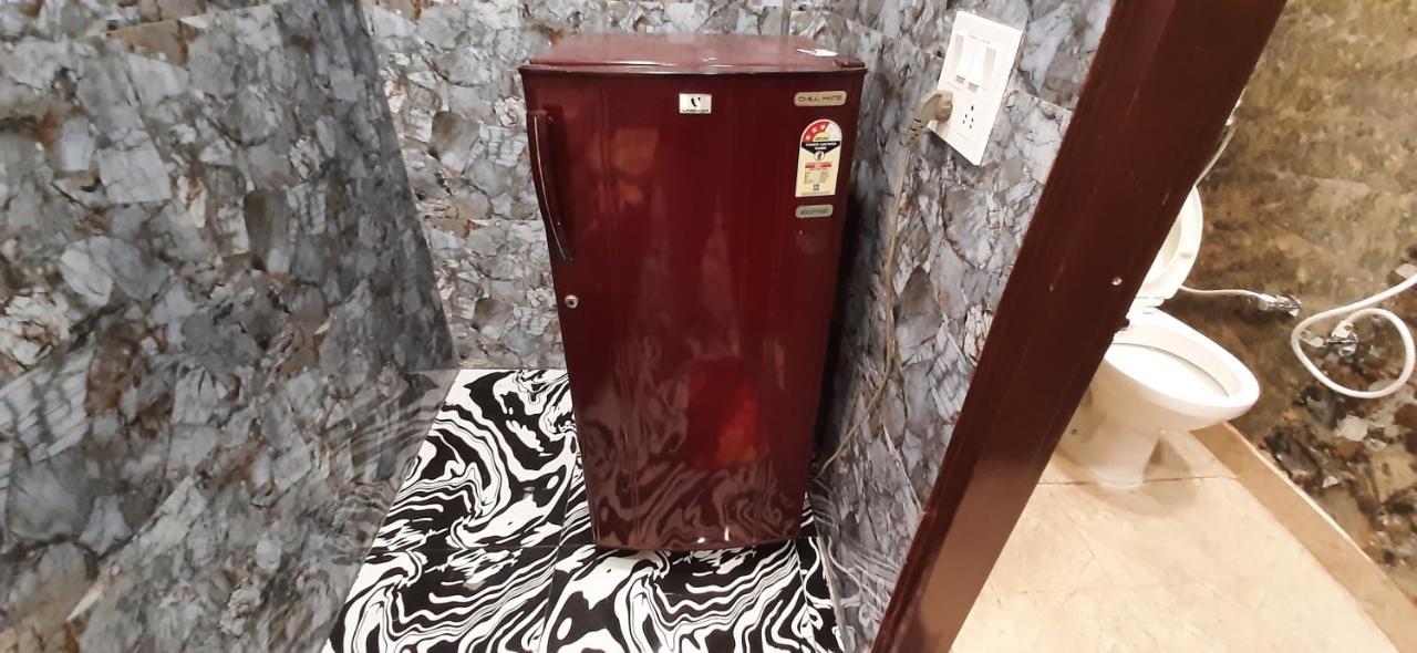 Aggarwal Luxury Room With Private Kitchen Washroom And Balcony Along With Fridge, Ac, Android Tv, Wifi In Main Lajpat Nagar نيودلهي المظهر الخارجي الصورة